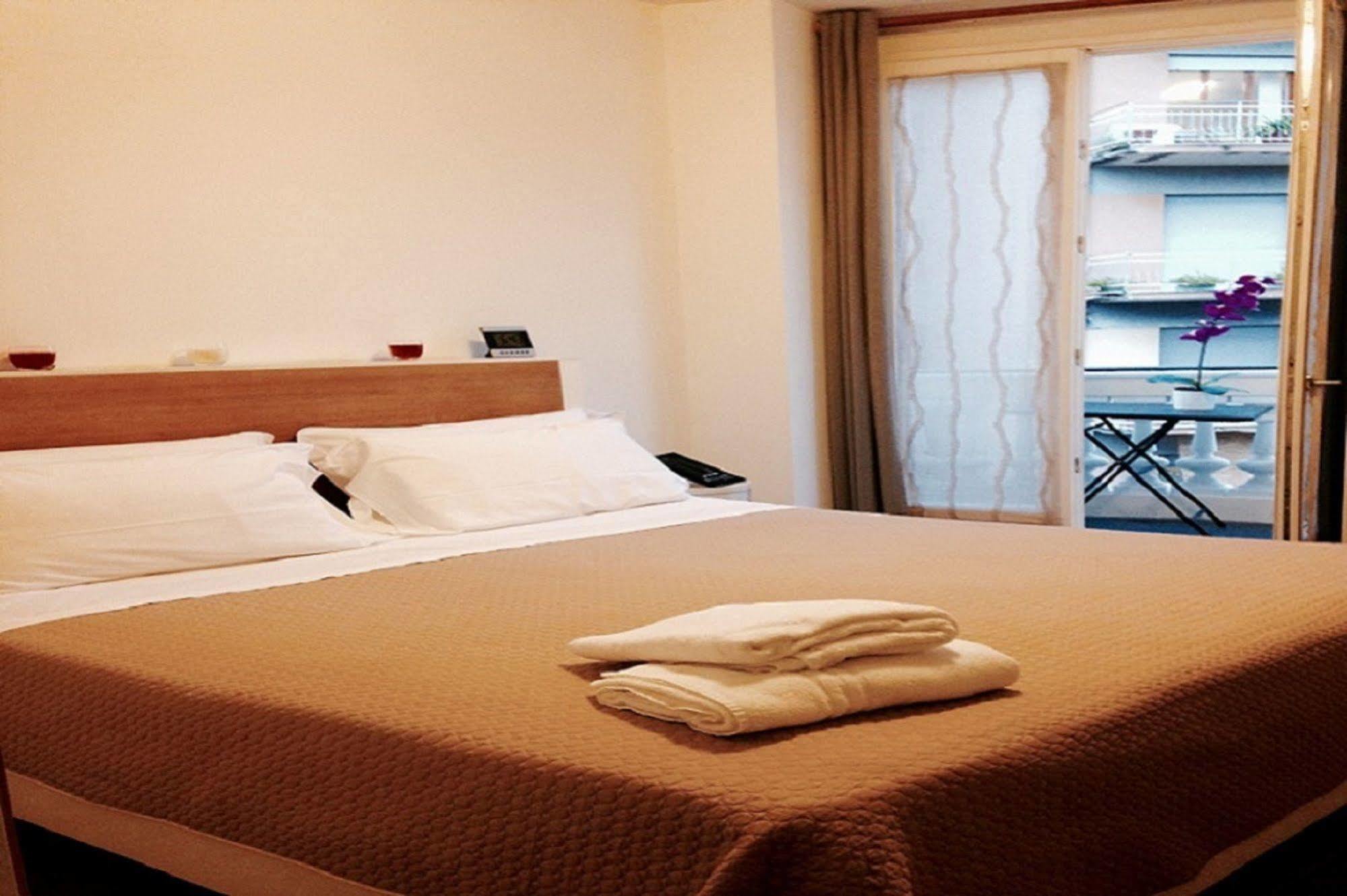 Agora Apartments Сорренто Екстер'єр фото